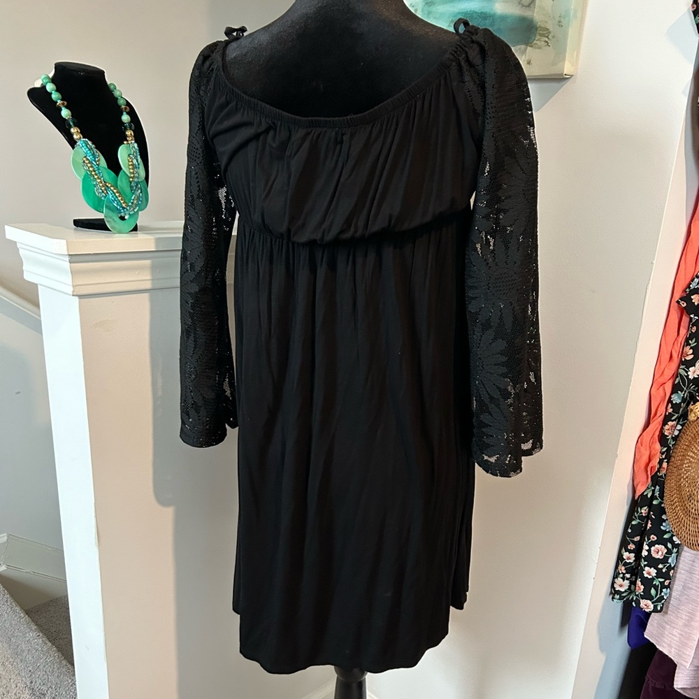 Chic Black Lace Sleeve Dress